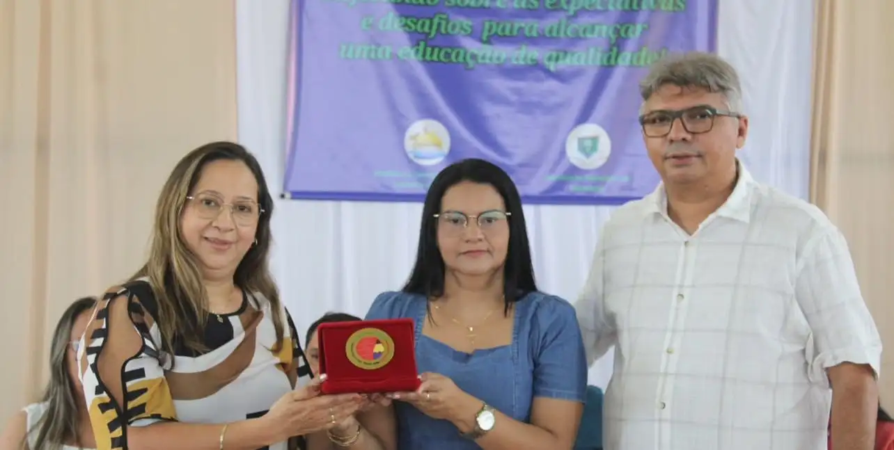 Selo Ouro no Compromisso Nacional Criança Alfabetizada .