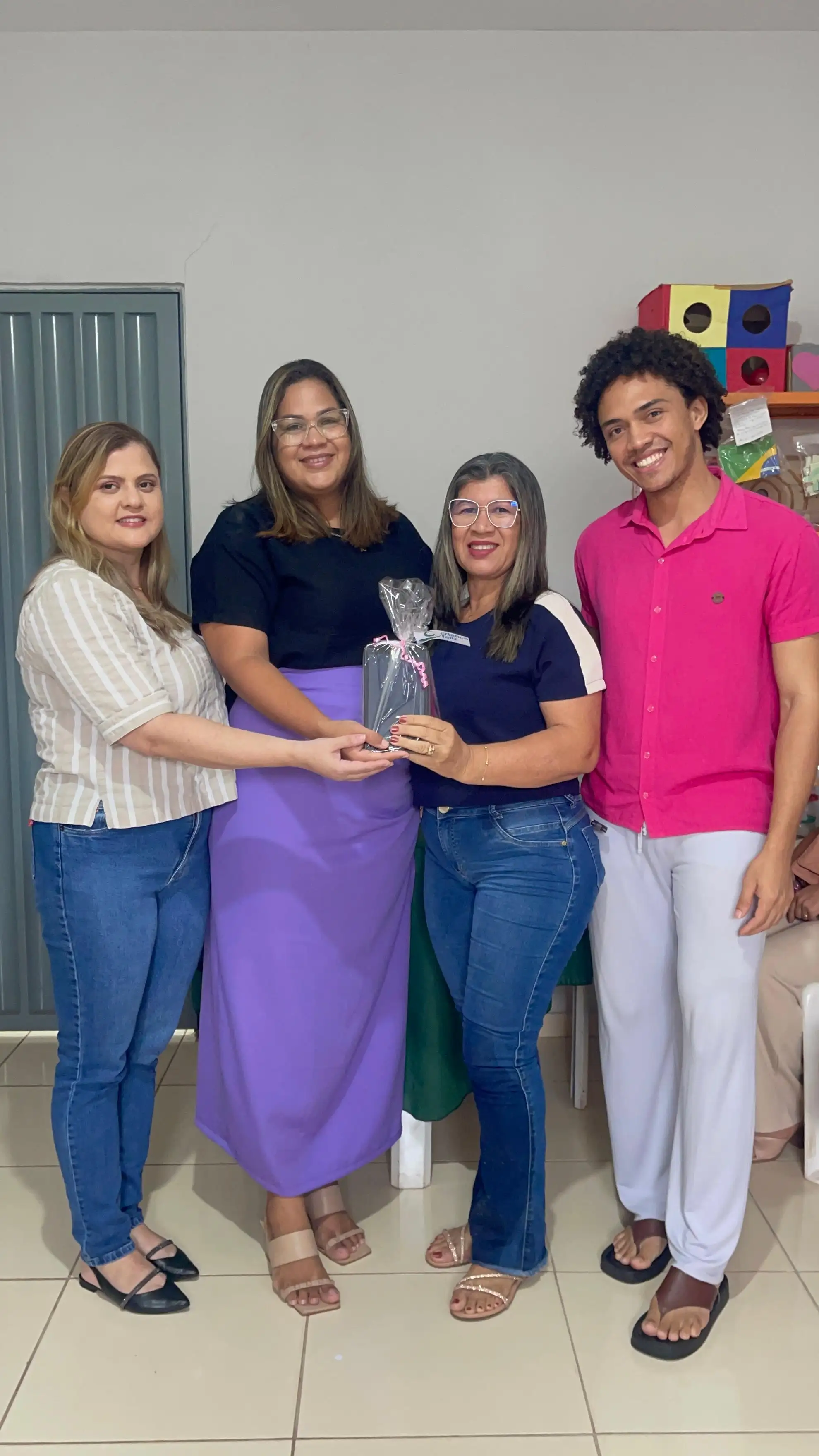 Foto 4 – Parceria pela Inclusão: Secretaria de Saúde doa tablets à Assistência Social para fortalecer ações sociais 💙👨👩