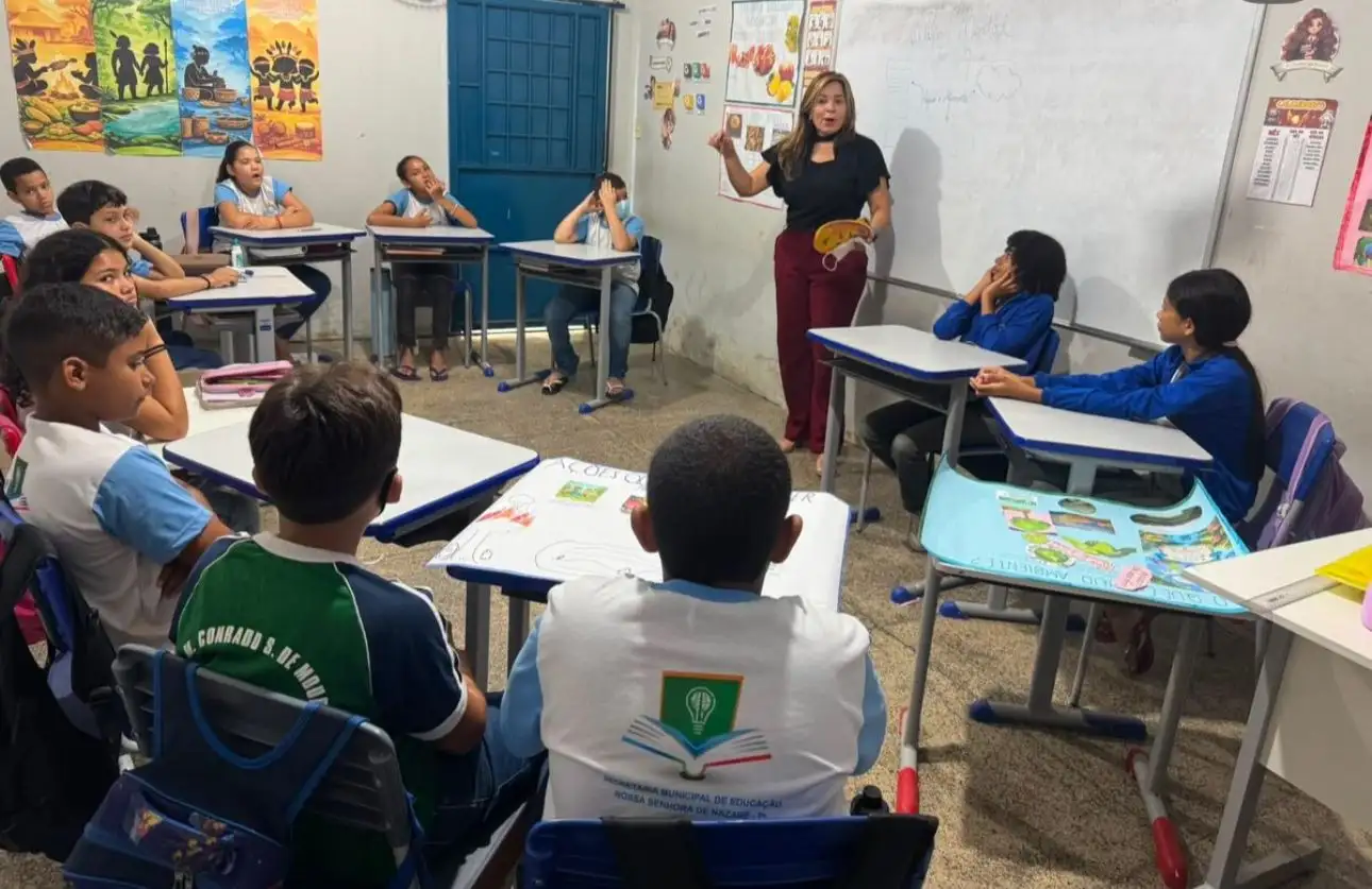 PSE promove ação sobre saúde mental e autoconhecimento na Escola Conrado Saraiva .