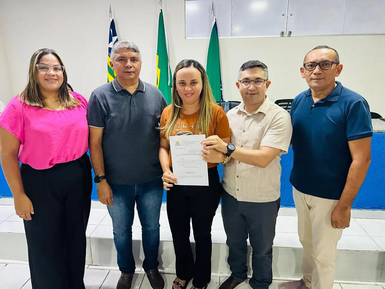 Foto 2 – 📄 Entrega de Portarias aos Profissionais da Saúde 👩⚕️👨⚕️