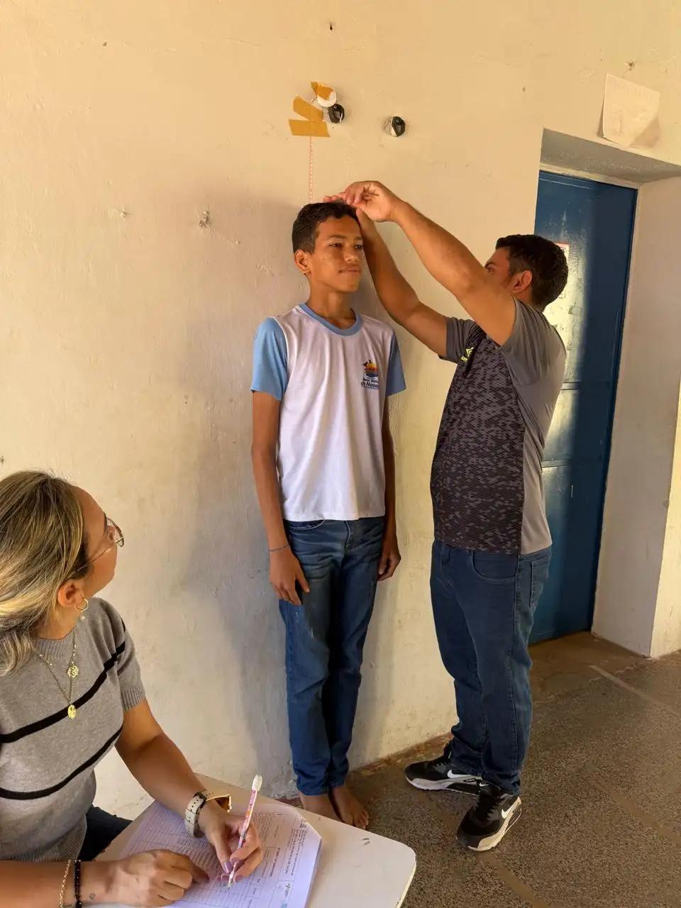 Foto 4 – Saúde na Escola: Estudantes da Escola Mariinha Andrade participam de avaliação antropométrica 🩺📏