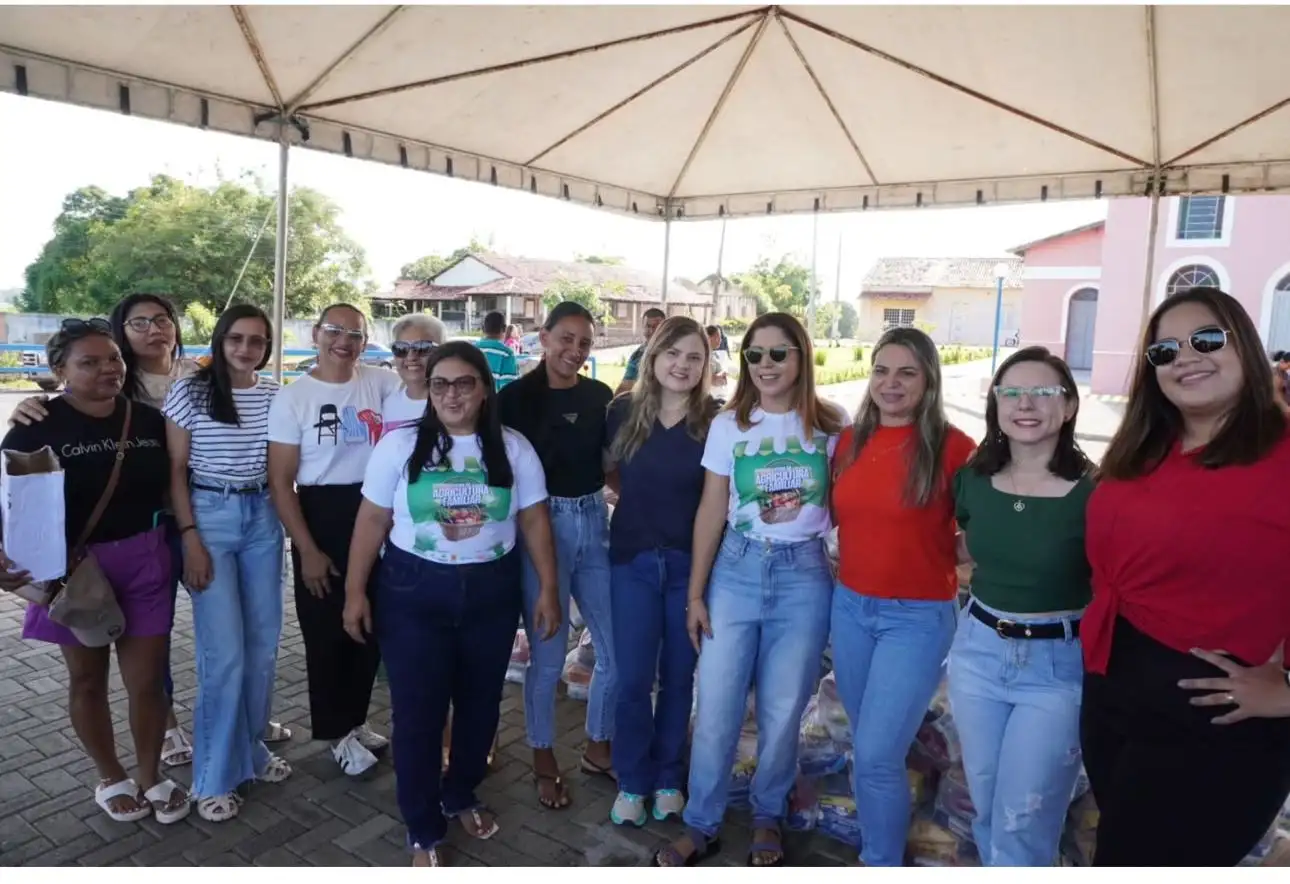 Foto 4 – Entrega das cestas básicas para as famílias do município