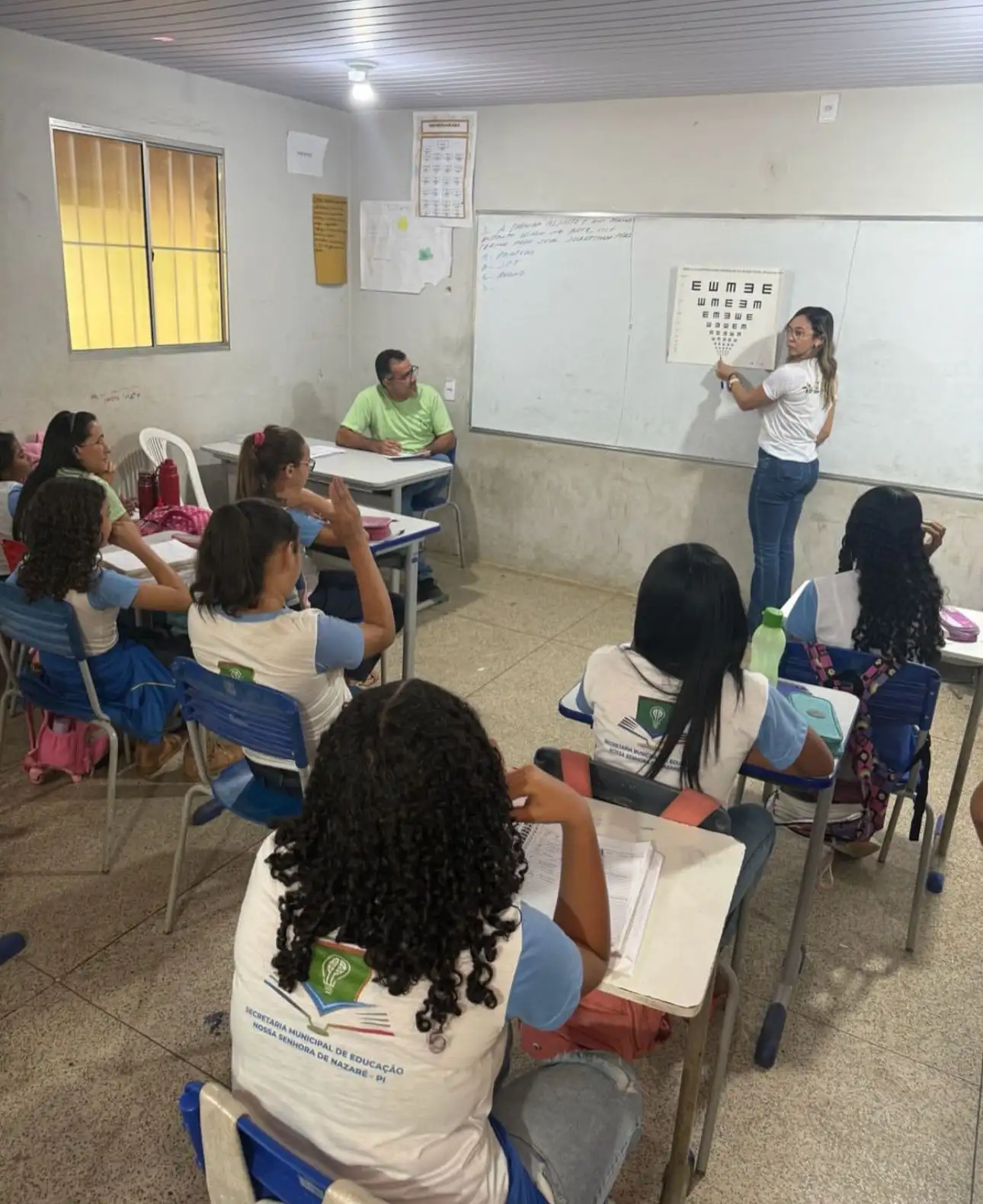 Foto 2 – Ações de Saúde Ocular fortalecem cuidado e prevenção nas escolas municipais .