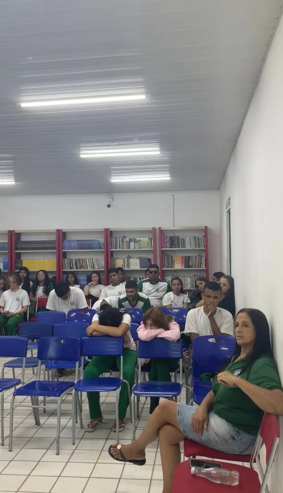 Foto 2 – Educação em Saúde na Escola Ribamar: formando multiplicadores de conhecimento e prevenção 👥✨