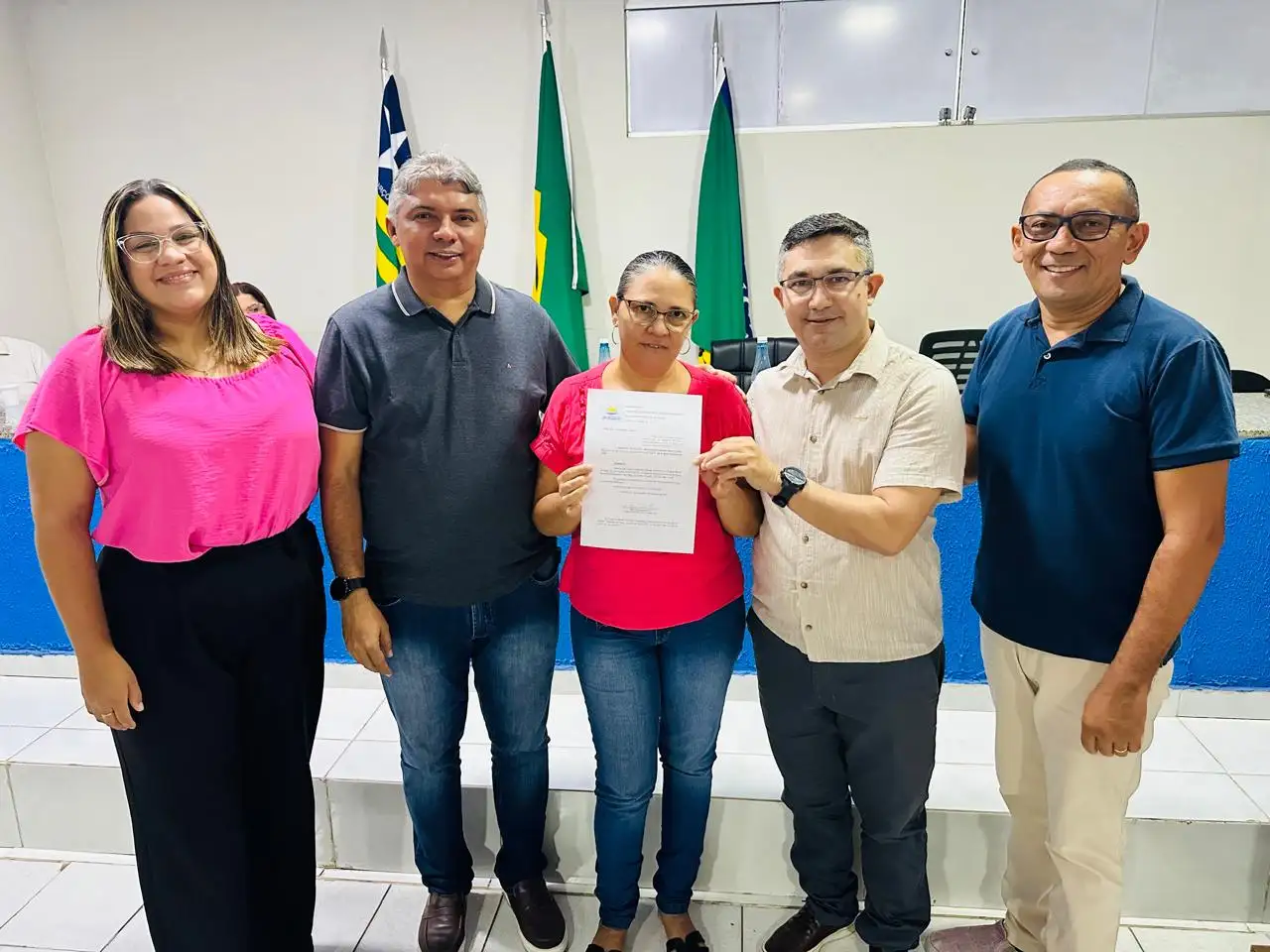 Foto 3 – 📄 Entrega de Portarias aos Profissionais da Saúde 👩⚕️👨⚕️