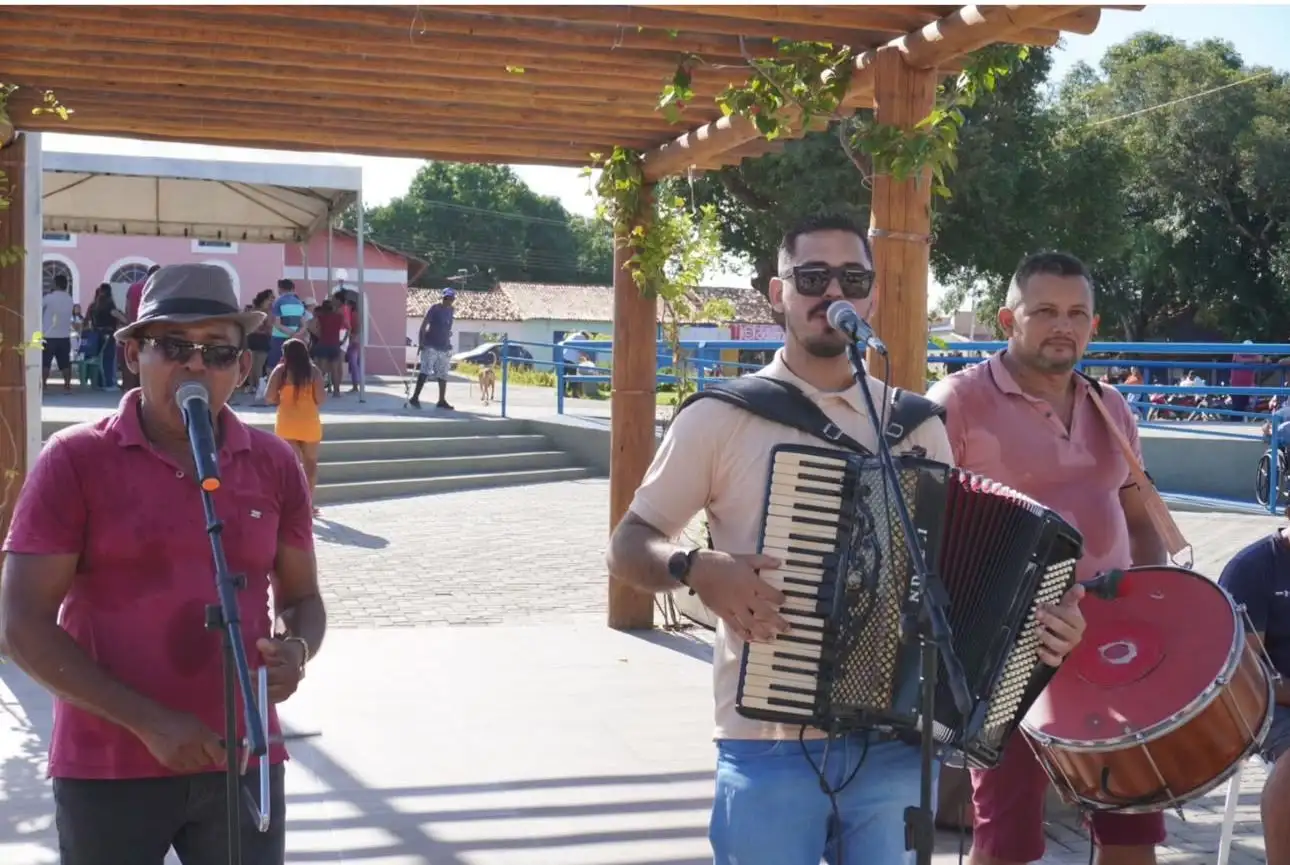 Foto 3 – Entrega das cestas básicas para as famílias do município