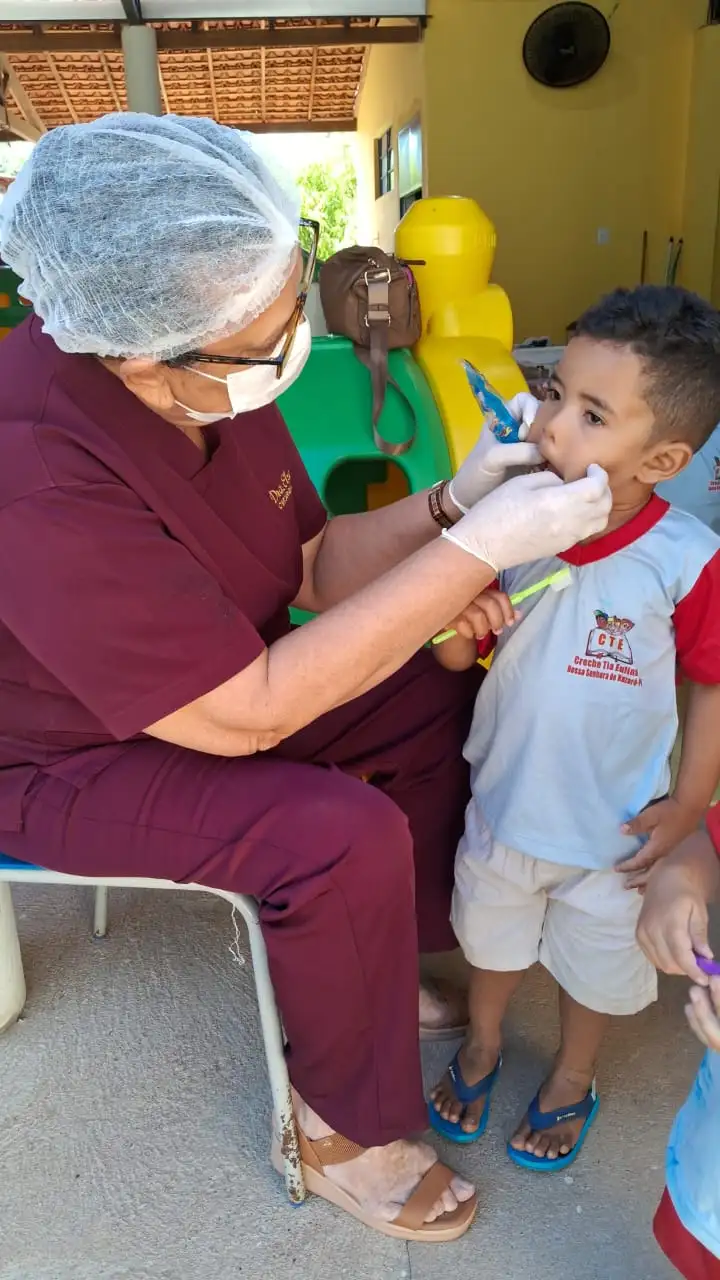Foto 5 – Saúde na Escola: Creche Tia Eulina promove ação de higiene bucal para as crianças 🪥✨