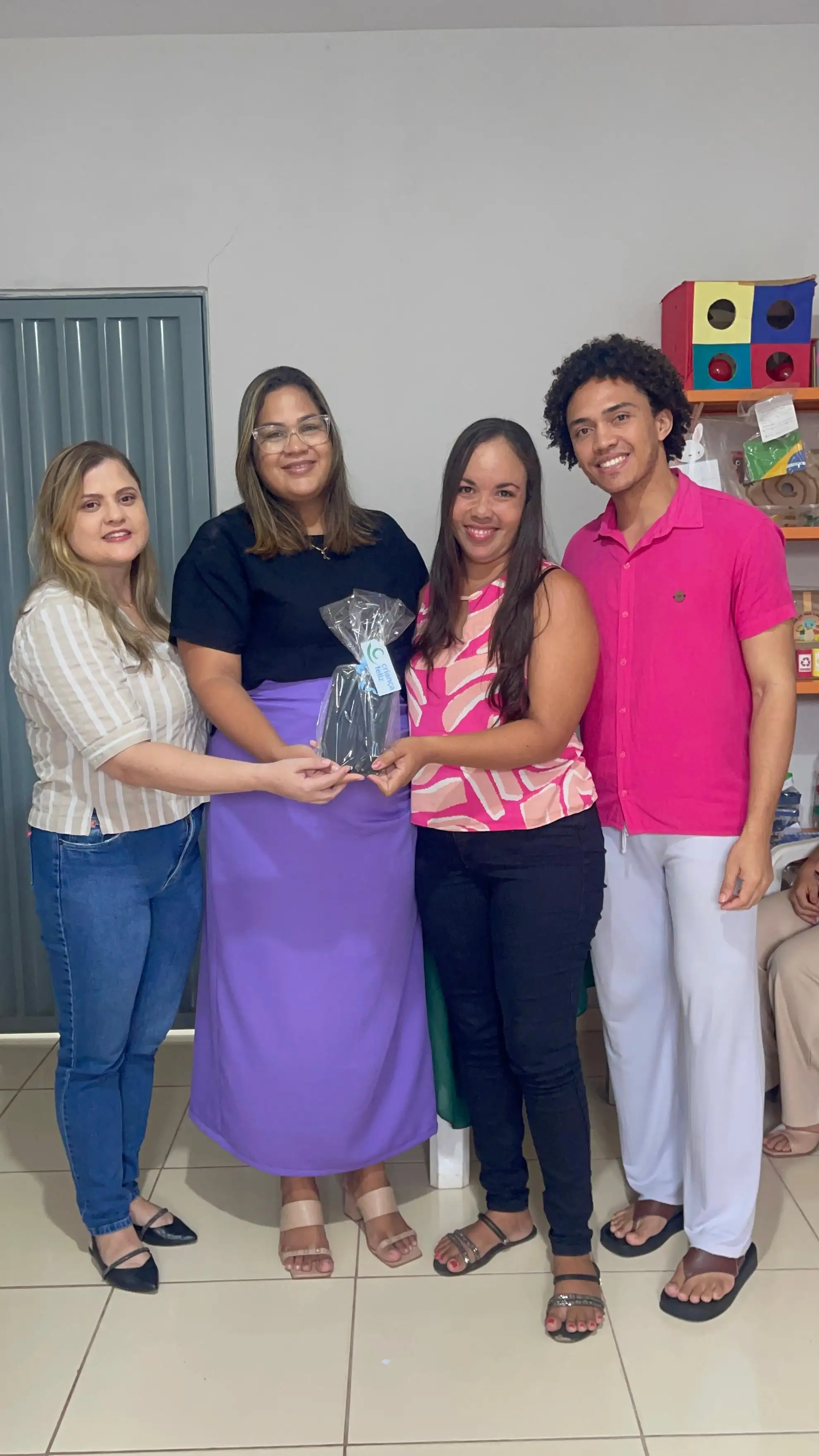 Foto 2 – Parceria pela Inclusão: Secretaria de Saúde doa tablets à Assistência Social para fortalecer ações sociais 💙👨👩