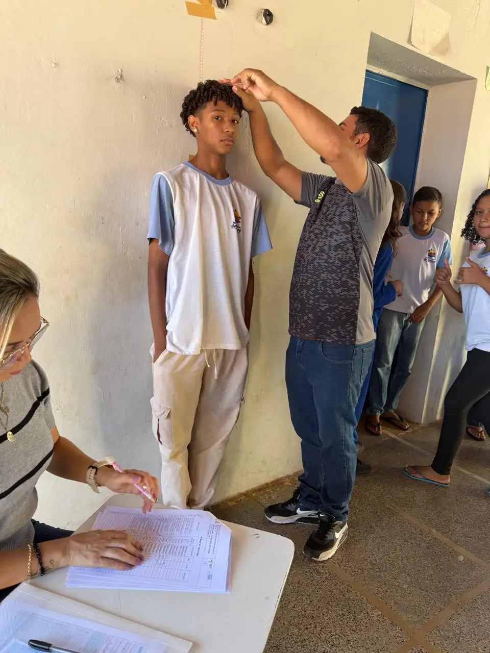 Foto 2 – Saúde na Escola: Estudantes da Escola Mariinha Andrade participam de avaliação antropométrica 🩺📏