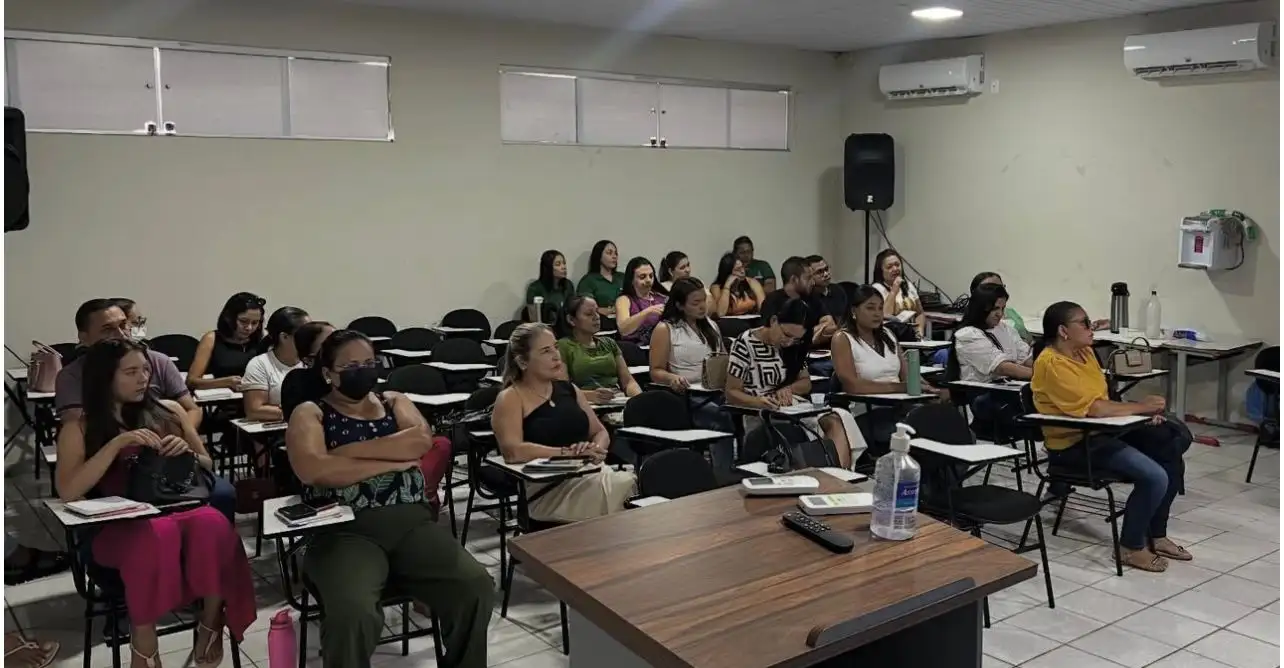 Foto 1 – Formação sobre Sustentabilidade nas Escolas 🌱📚