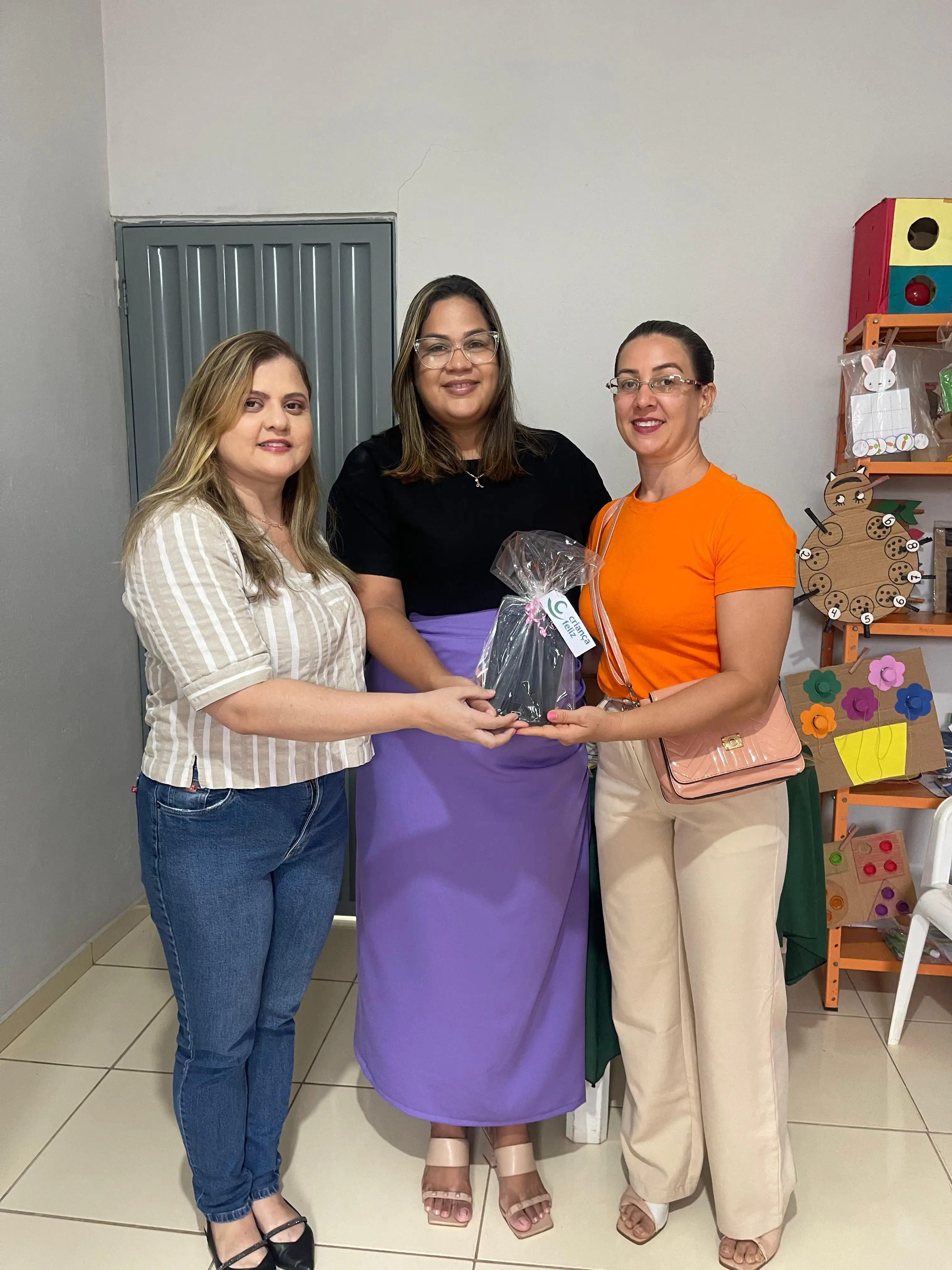 Foto 5 – Parceria pela Inclusão: Secretaria de Saúde doa tablets à Assistência Social para fortalecer ações sociais 💙👨👩