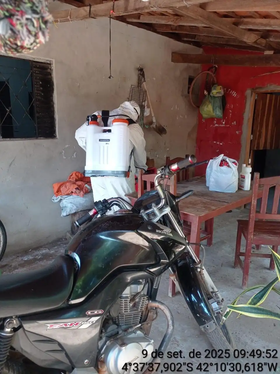 Foto 1 – Ação de Controle da Leishmaniose: detetização garante mais segurança para famílias e comunidade 🏠✨