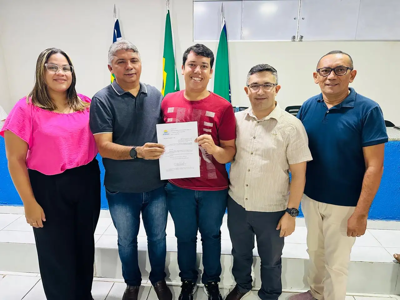 Foto 4 – 📄 Entrega de Portarias aos Profissionais da Saúde 👩⚕️👨⚕️